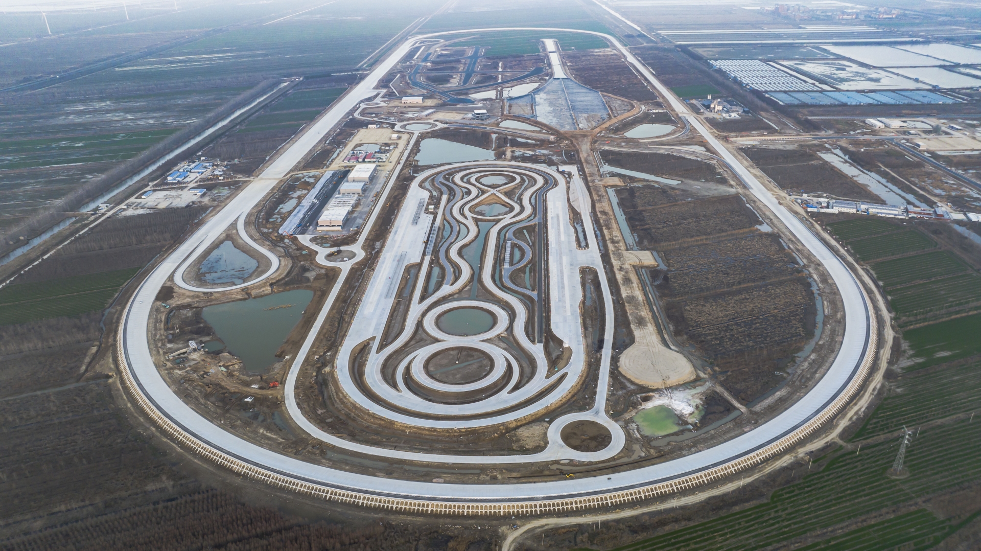 智能网联高速环道.jpg 智能网联高速环道.jpg