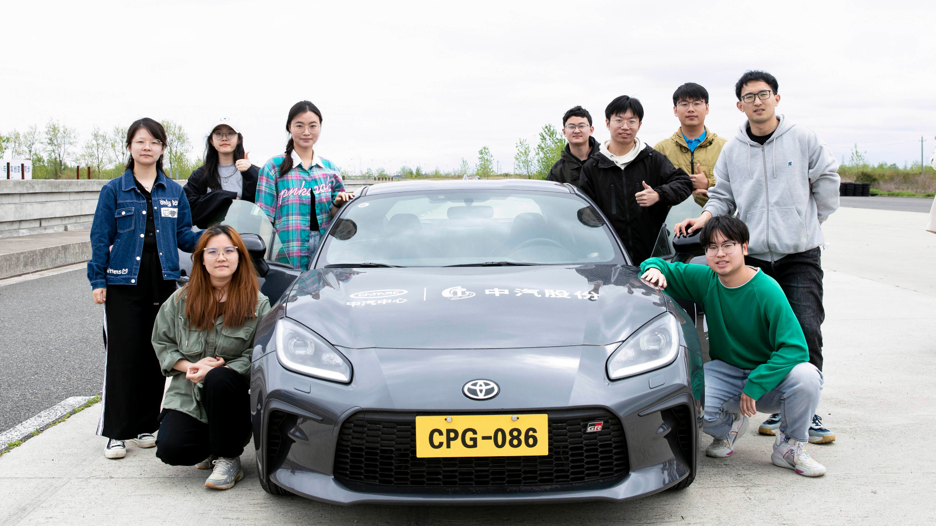 合影2.jpg 合影2.jpg