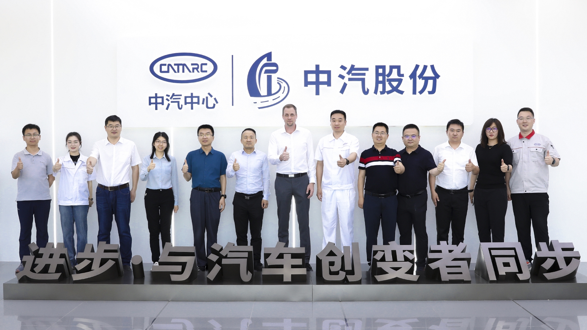 大厅来访.jpg 大厅来访.jpg