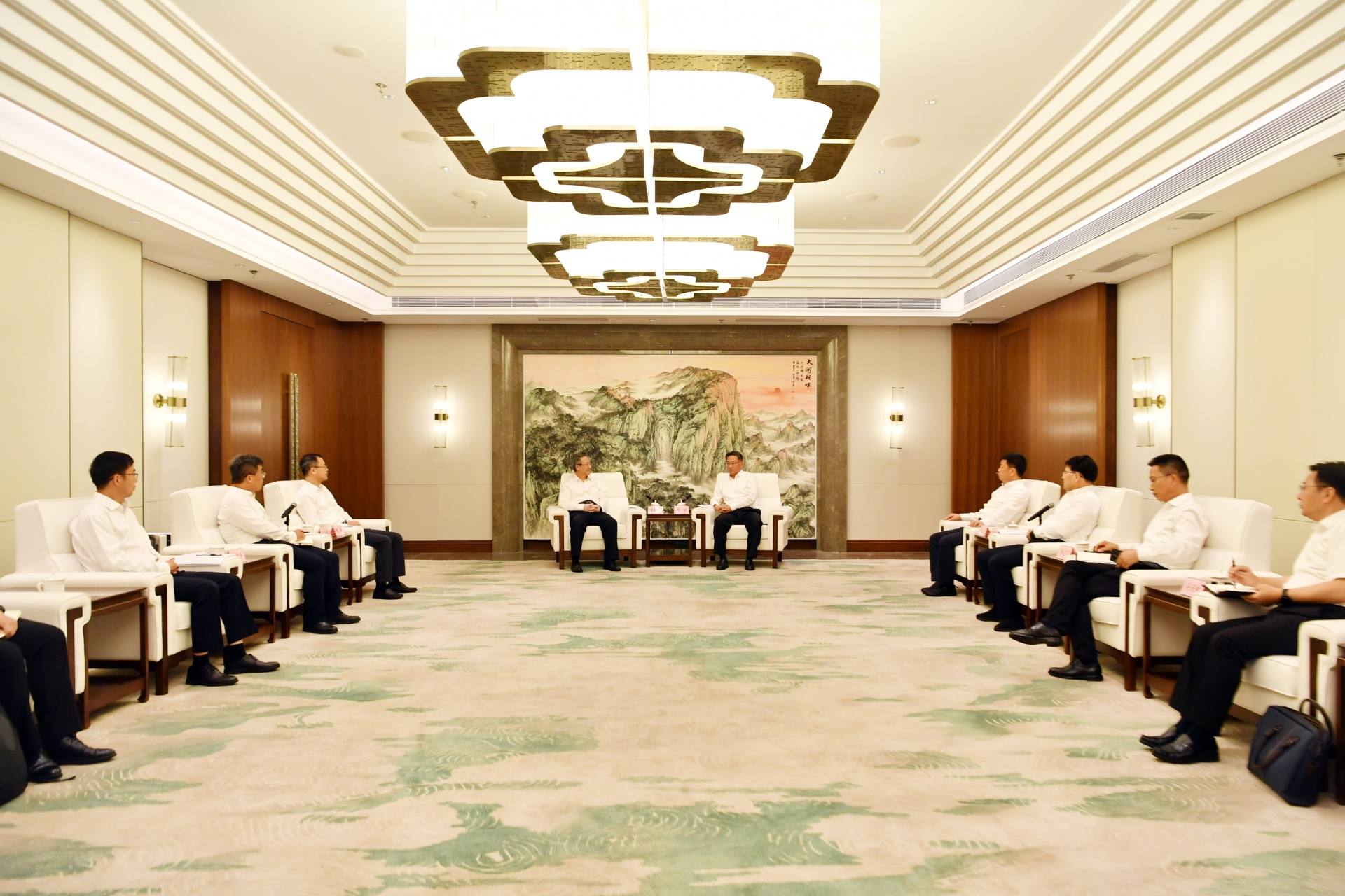 座谈会图片.jpg 座谈会图片.jpg