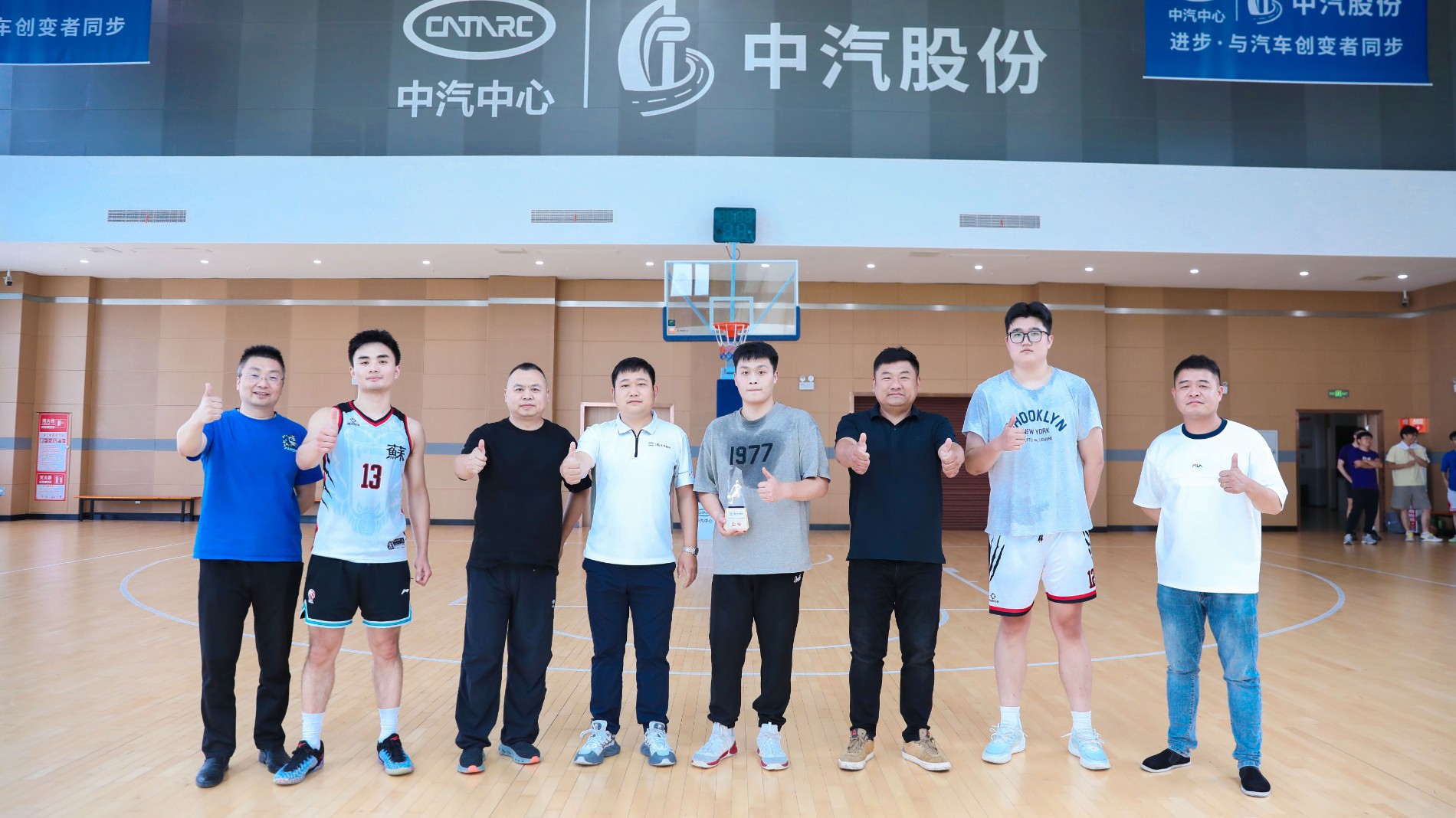 亚军-辉扬.jpg 亚军-辉扬.jpg